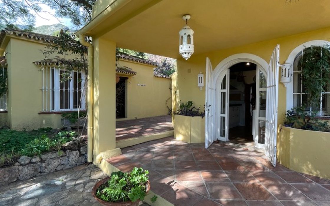 Bonita Casa/chalet en la salida de Ojén en dirección a Marbella