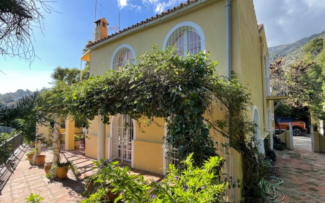 Bonita Casa/chalet en la salida de Ojén en dirección a Marbella