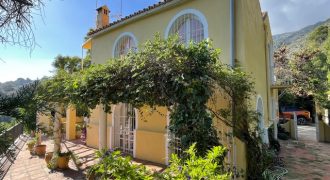 Bonita Casa/chalet en la salida de Ojén en dirección a Marbella