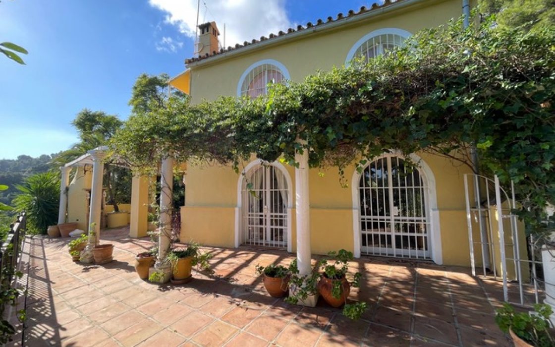 Bonita Casa/chalet en la salida de Ojén en dirección a Marbella