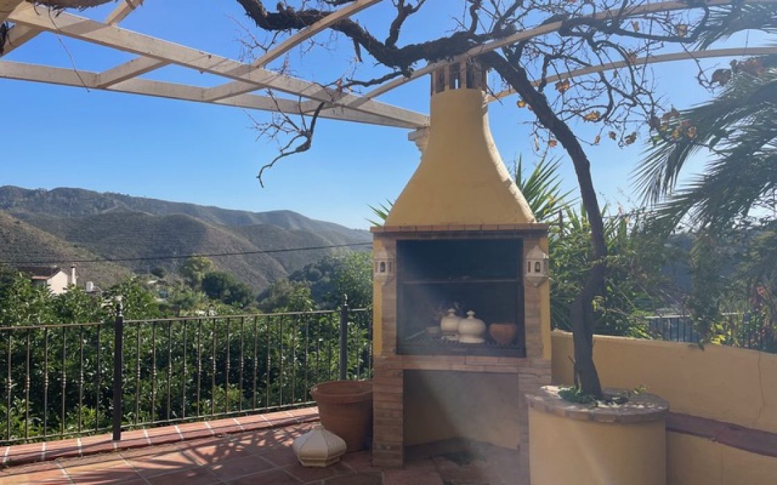 Bonita Casa/chalet en la salida de Ojén en dirección a Marbella