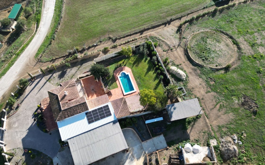 Estupenda Vivienda con cuadras y terreno en sitio protegido por Coin, Malaga