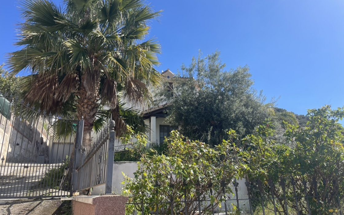 Villa independiente en urbanización en Coín