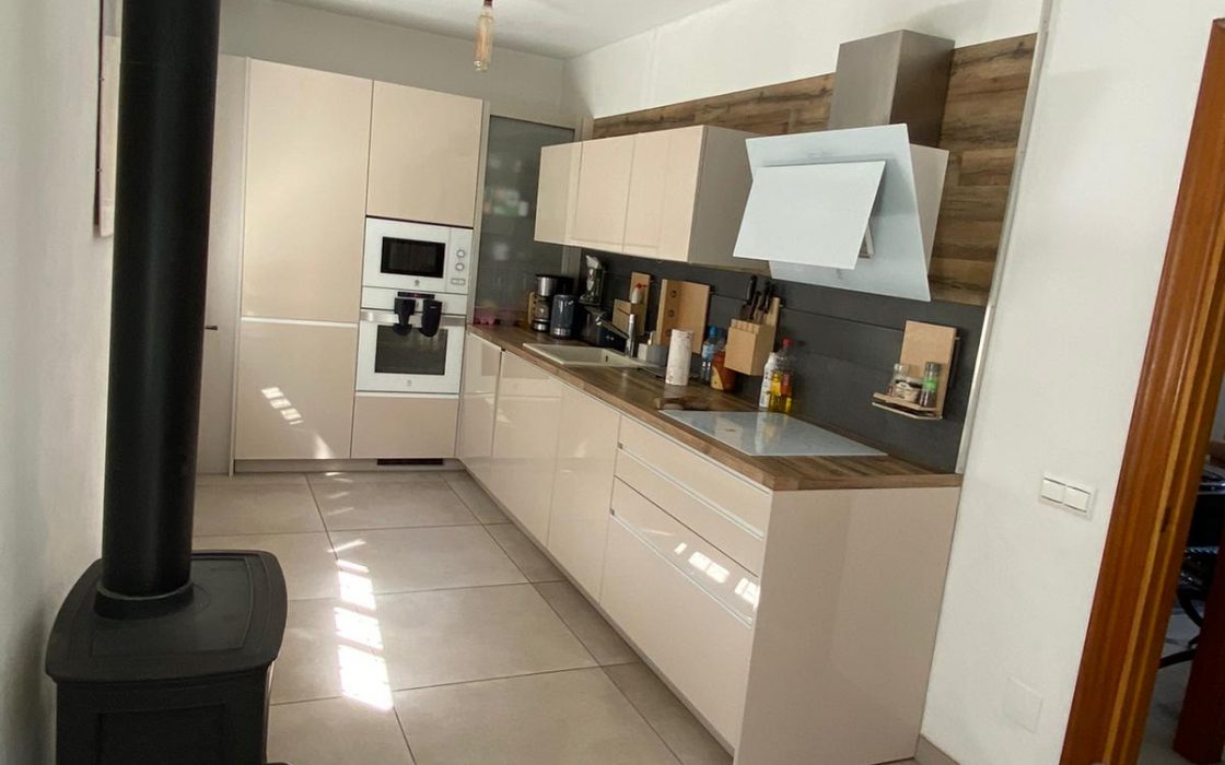 Gran casa de pueblo con garage