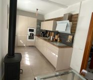 Gran casa de pueblo con garage