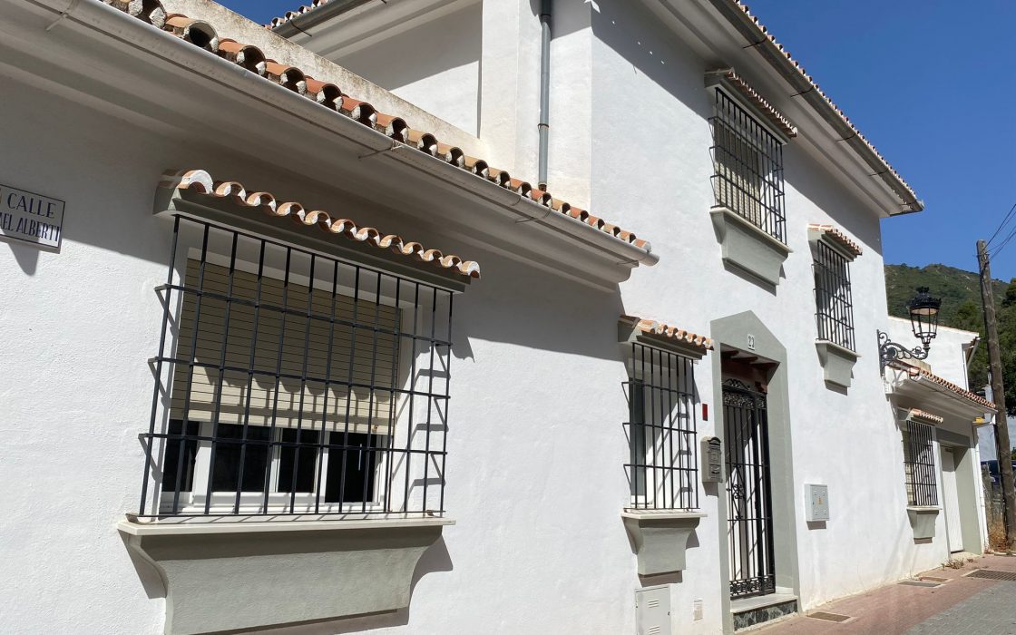 Gran casa de pueblo con garage