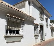 Gran casa de pueblo con garage