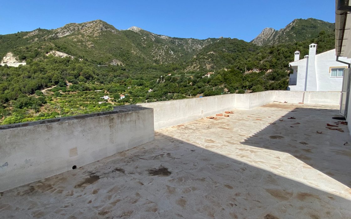 Gran casa de pueblo con garage