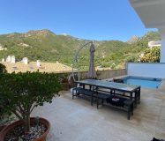 Gran casa de pueblo con garage