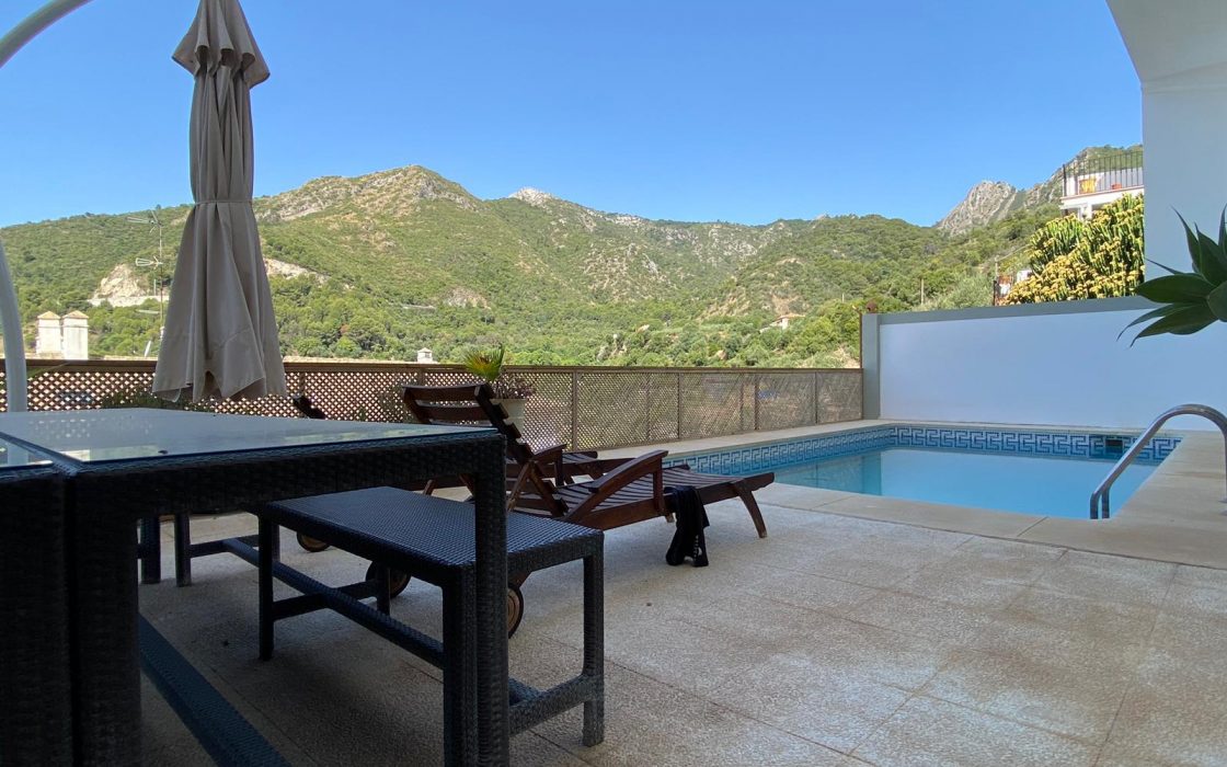 Gran casa de pueblo con garage