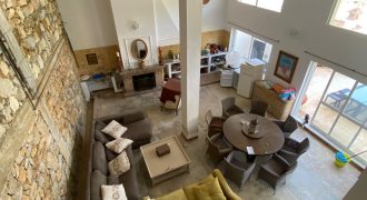 Gran casa de pueblo con garage