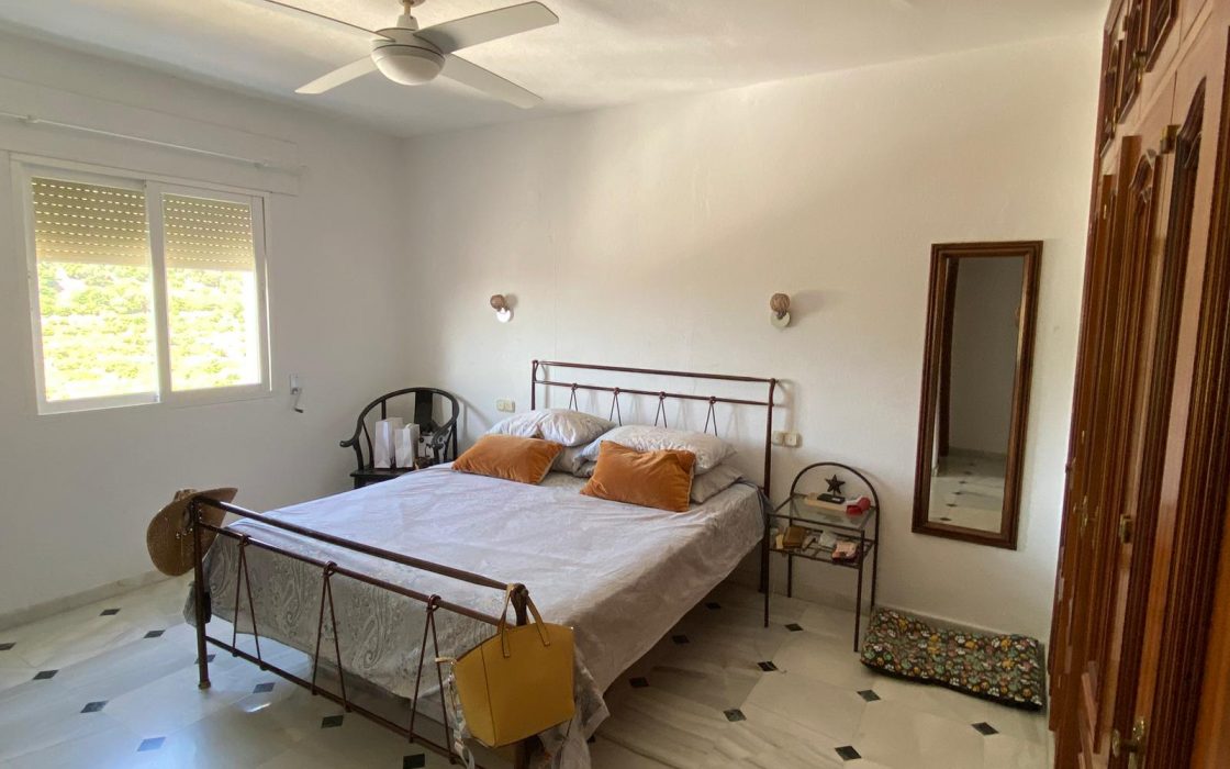 Gran casa de pueblo con garage