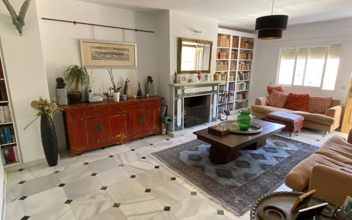 Gran casa de pueblo con garage