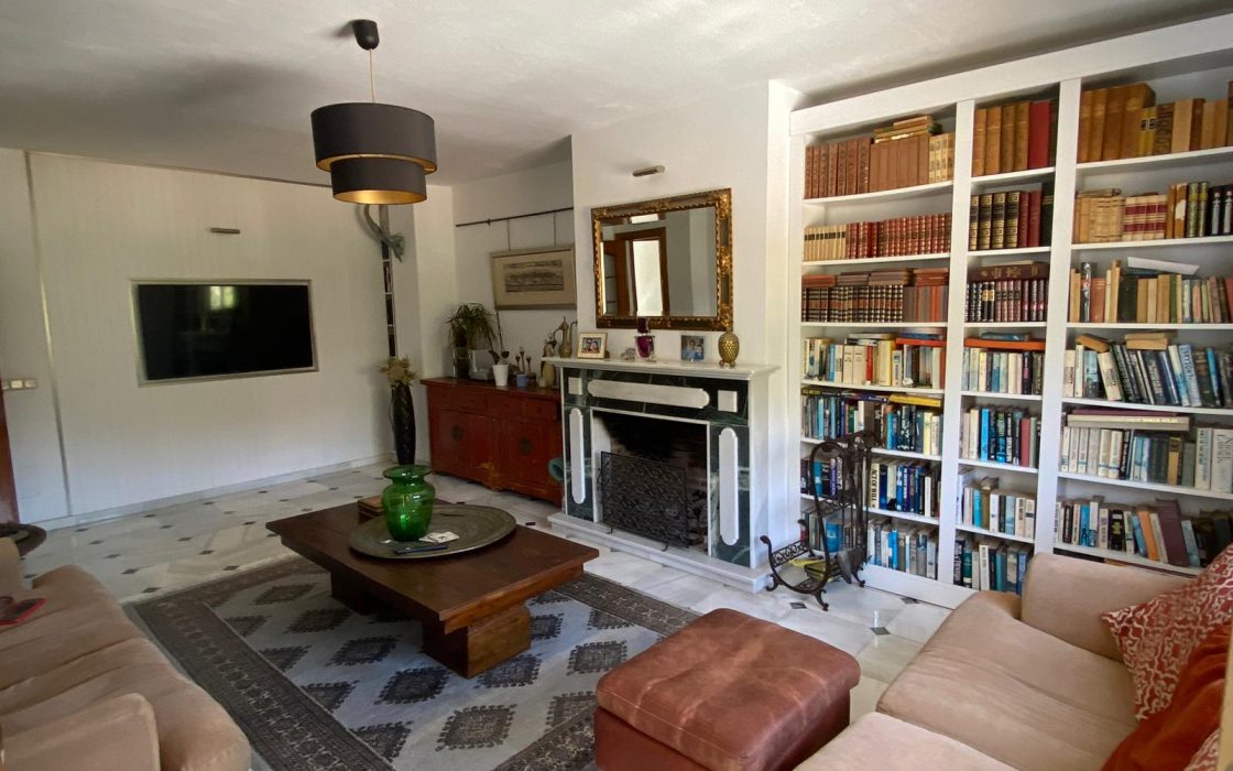 Gran casa de pueblo con garage