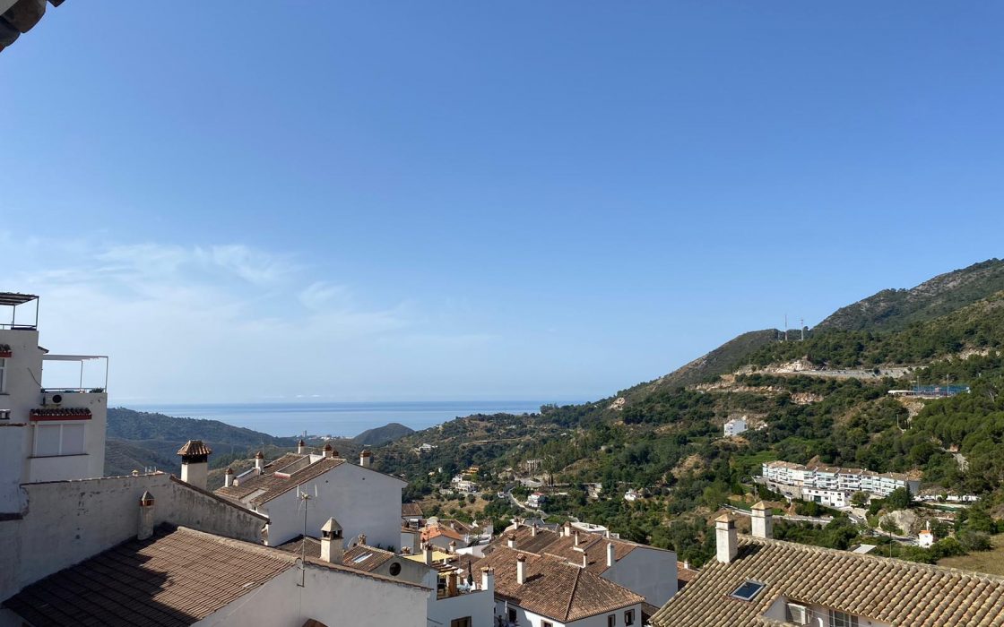 Gran casa de pueblo con garage