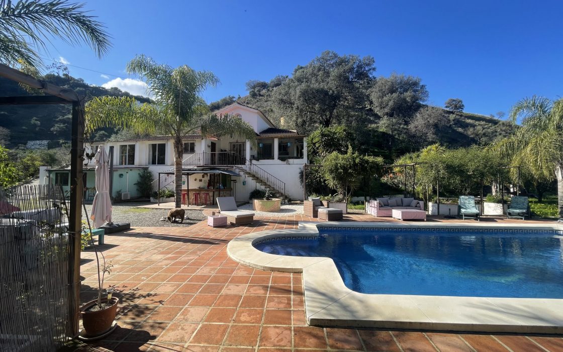 Finca encantadora en un sitio único y espectacular en Coín, Malaga!