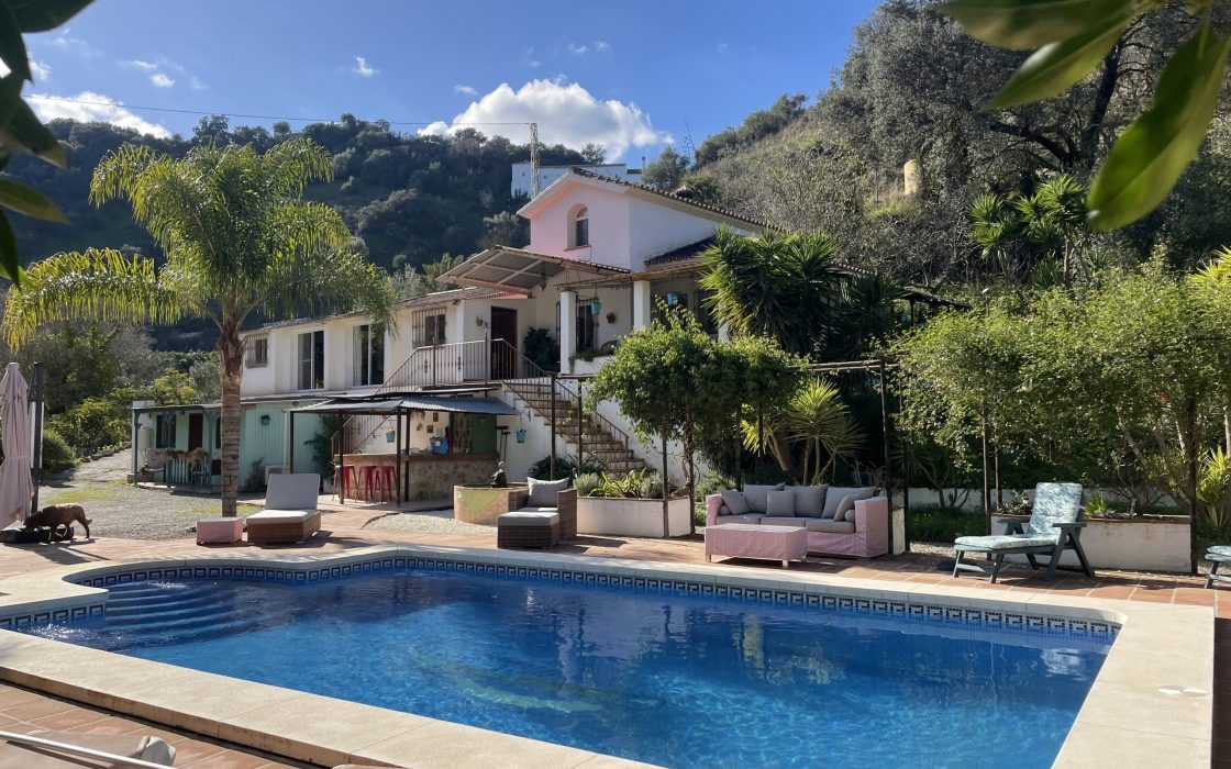 Finca encantadora en un sitio único y espectacular en Coín, Malaga!