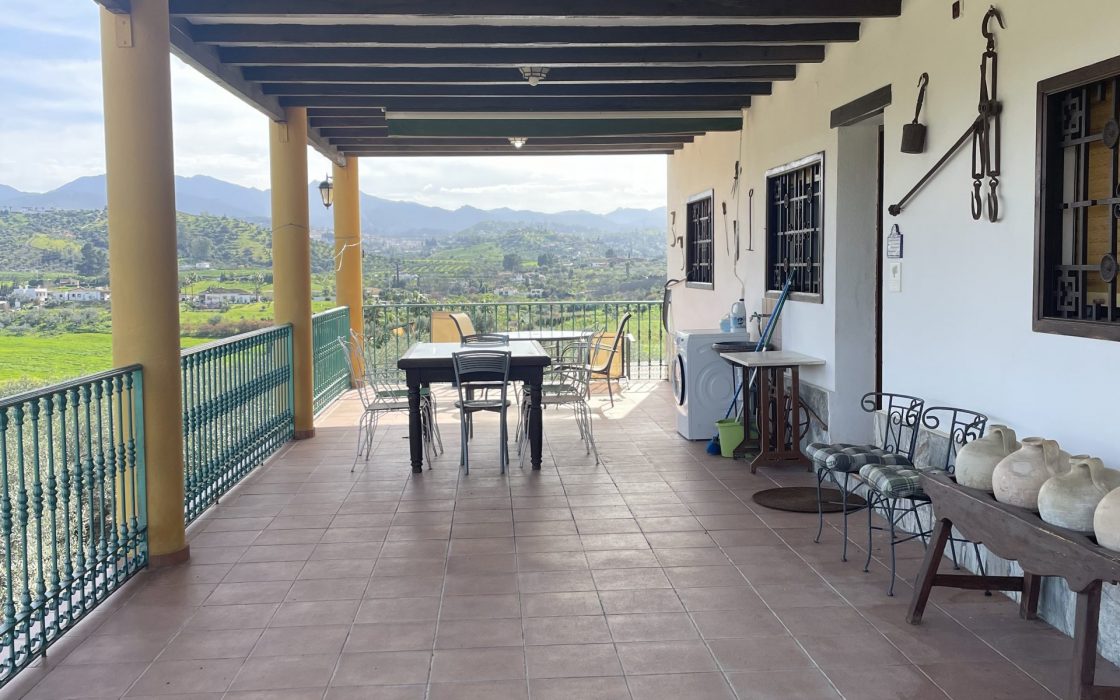 Magnifica casa rústica con vistas impresionantes al campo en Coin, Malaga