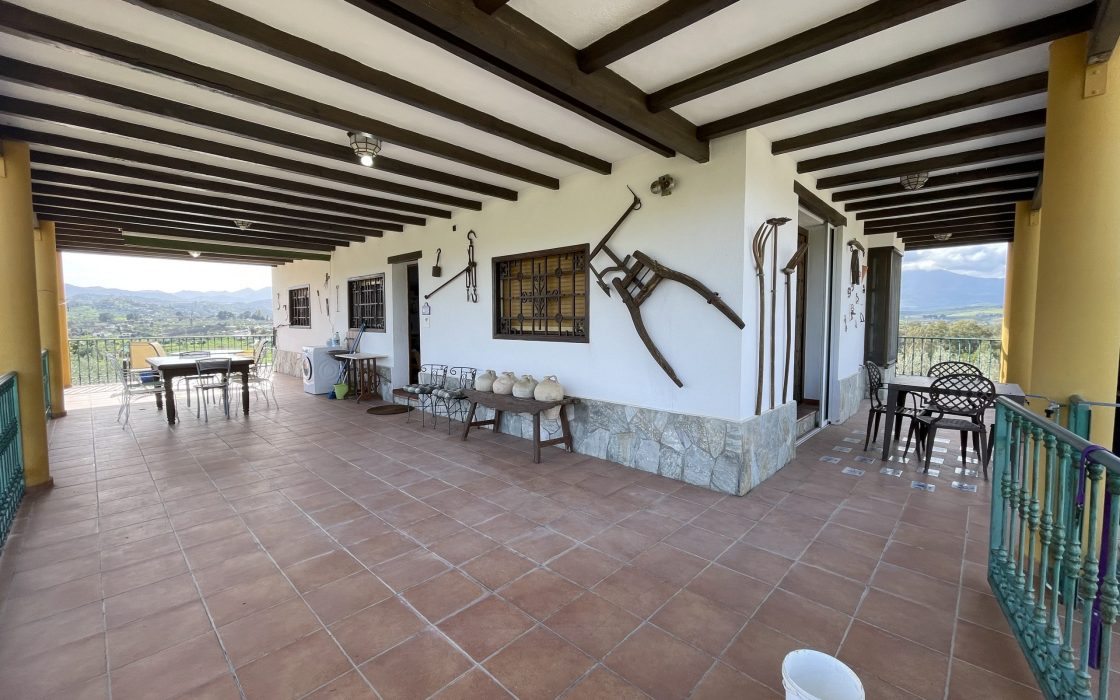 Magnifica casa rústica con vistas impresionantes al campo en Coin, Malaga