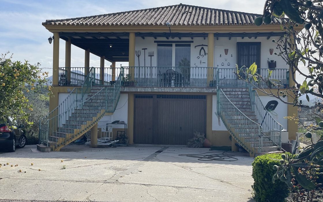 Magnifica casa rústica con vistas impresionantes al campo en Coin, Malaga