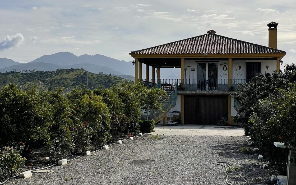 Magnifica casa rústica con vistas impresionantes al campo en Coin, Malaga
