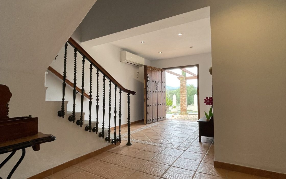 Estupenda Vivienda con cuadras y terreno en sitio protegido por Coin, Malaga