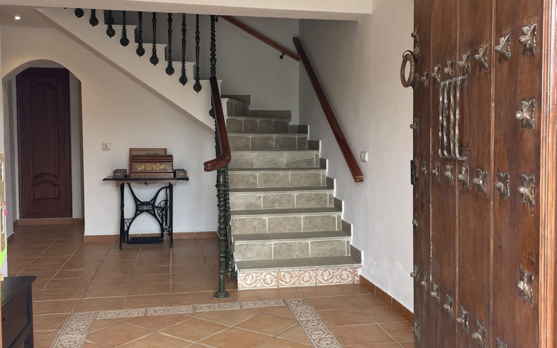 Estupenda Vivienda con cuadras y terreno en sitio protegido por Coin, Malaga