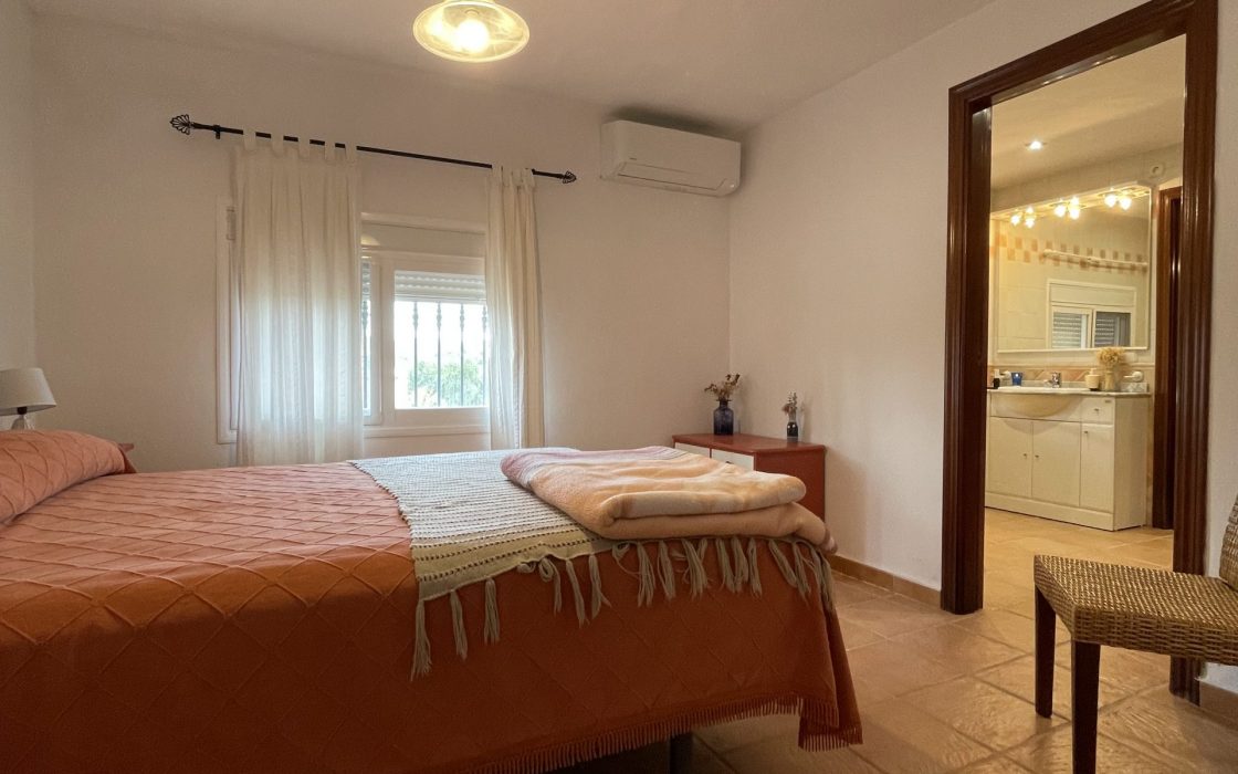 Estupenda Vivienda con cuadras y terreno en sitio protegido por Coin, Malaga