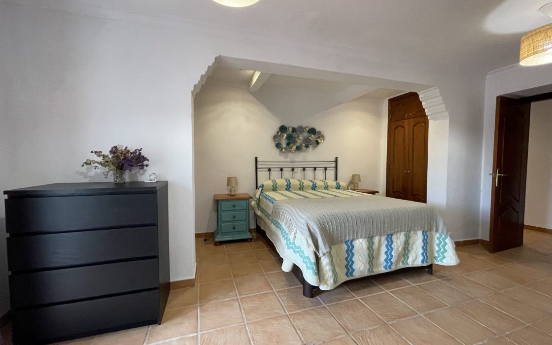 Estupenda Vivienda con cuadras y terreno en sitio protegido por Coin, Malaga