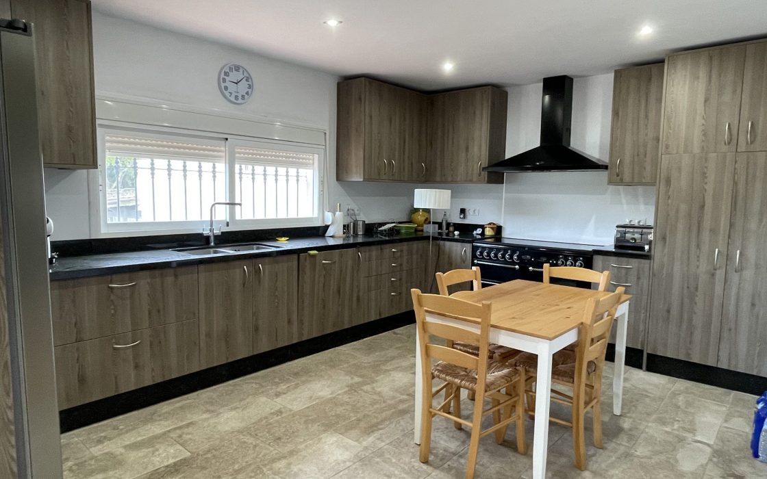 Estupenda Vivienda con cuadras y terreno en sitio protegido por Coin, Malaga