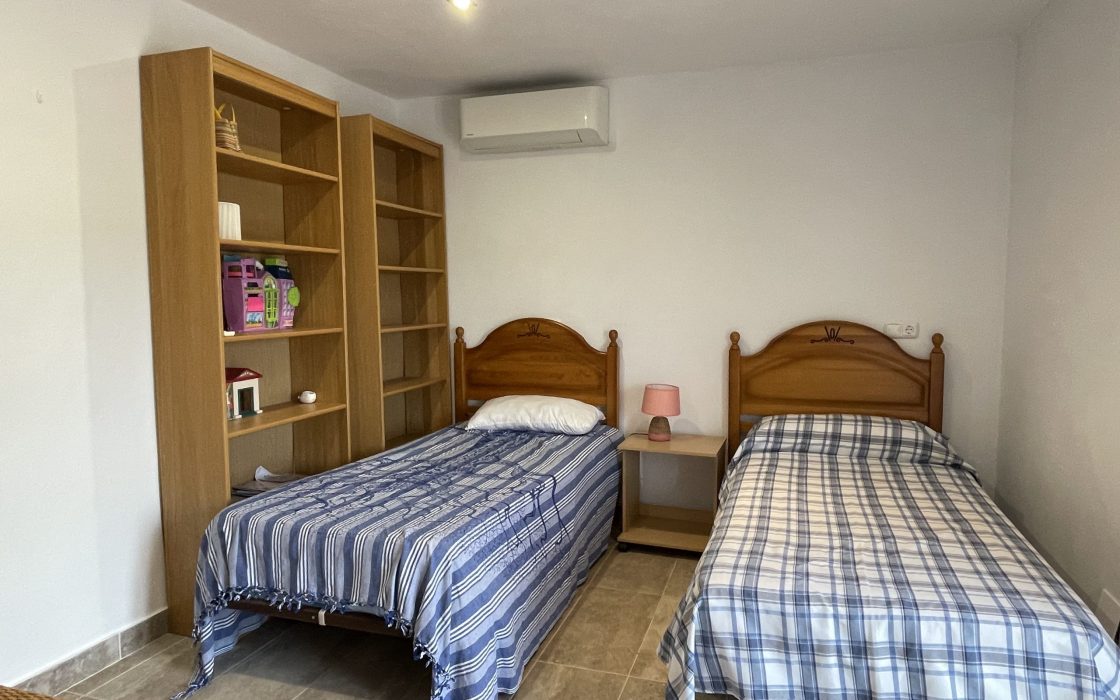Estupenda Vivienda con cuadras y terreno en sitio protegido por Coin, Malaga