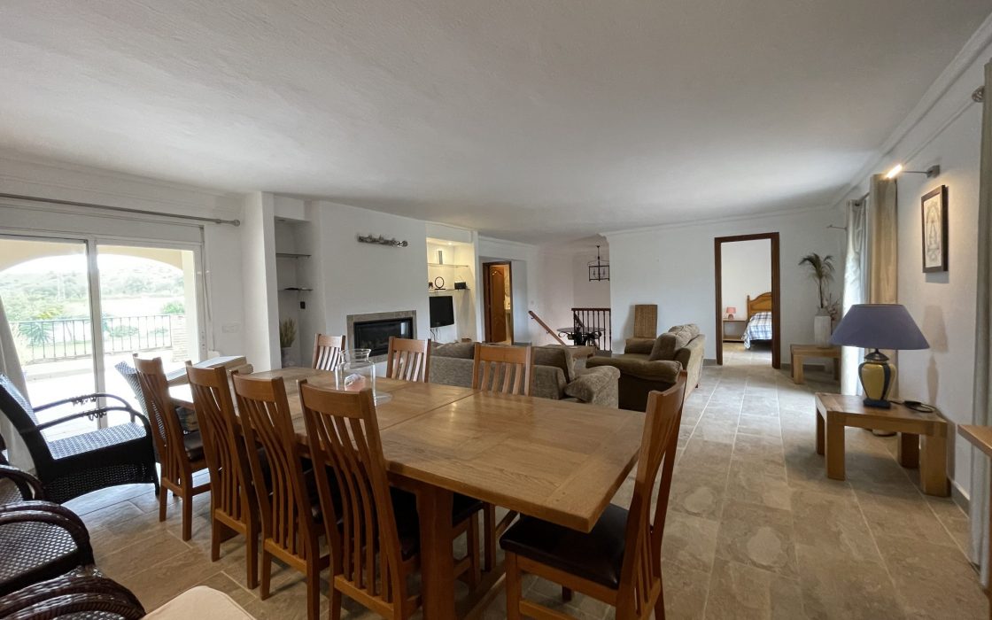 Estupenda Vivienda con cuadras y terreno en sitio protegido por Coin, Malaga