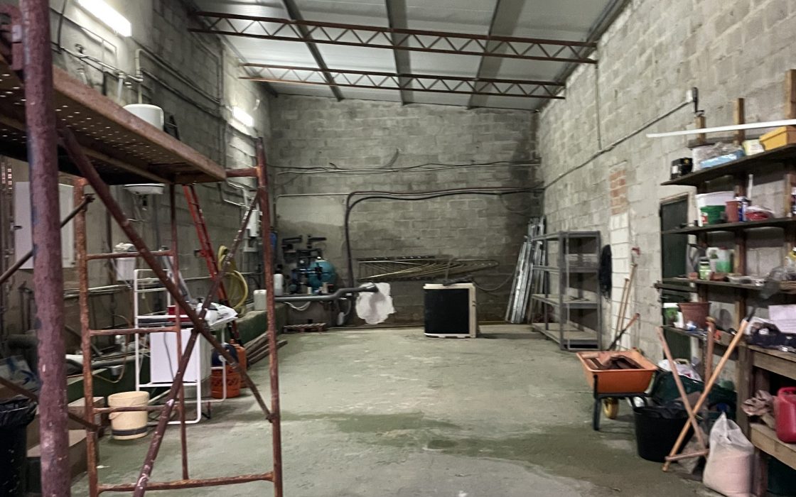 Estupenda Vivienda con cuadras y terreno en sitio protegido por Coin, Malaga