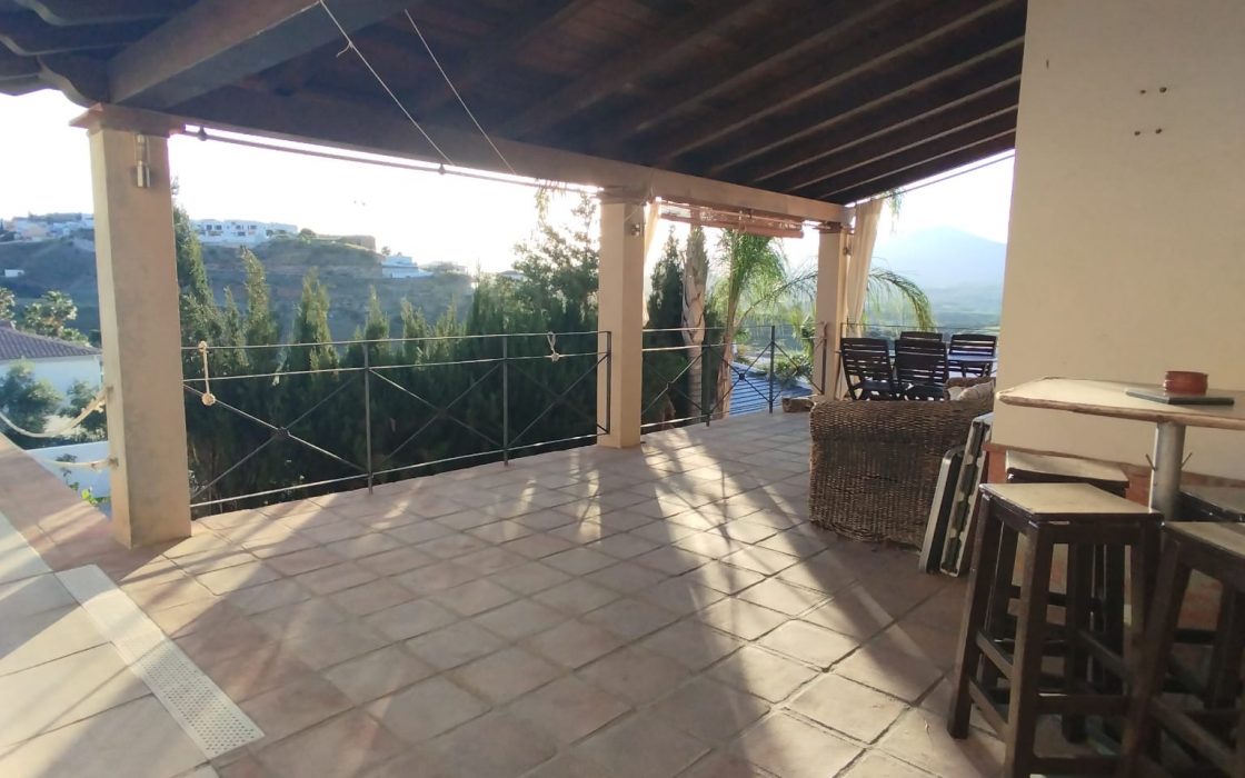 Villa independiente en urbanización en Coín