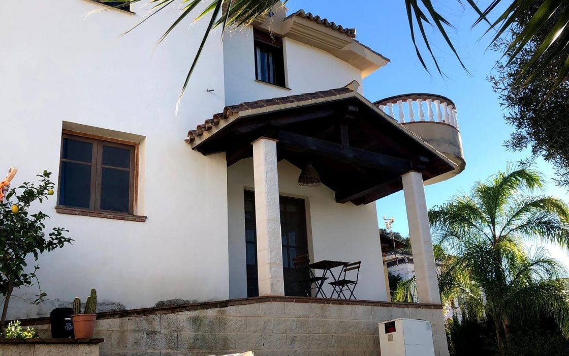 Villa independiente en urbanización en Coín