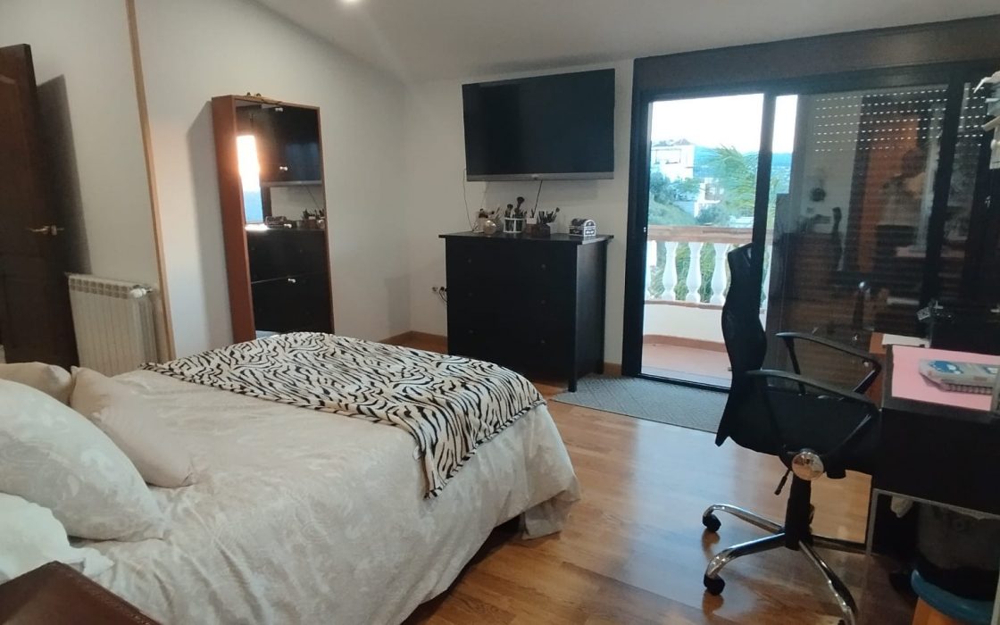 Villa independiente en urbanización en Coín