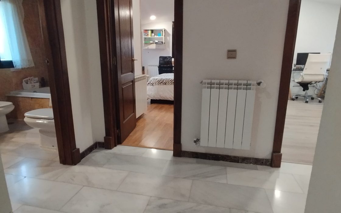 Villa independiente en urbanización en Coín