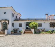 Chalet sostenible con energia solar y entorno natural en Cartama.