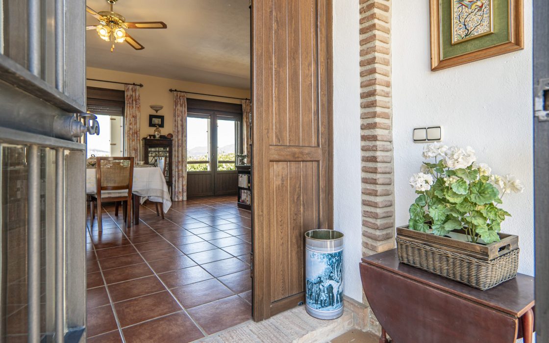 Chalet sostenible con energia solar y entorno natural en Cartama.