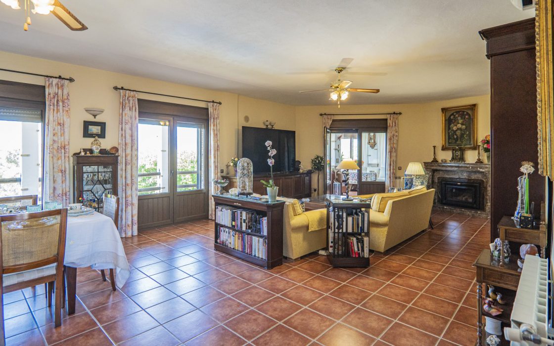 Chalet sostenible con energia solar y entorno natural en Cartama.