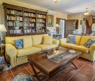 Chalet sostenible con energia solar y entorno natural en Cartama.