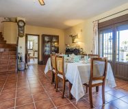 Chalet sostenible con energia solar y entorno natural en Cartama.