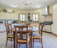 Chalet sostenible con energia solar y entorno natural en Cartama.