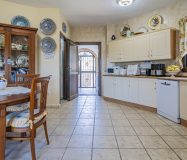 Chalet sostenible con energia solar y entorno natural en Cartama.