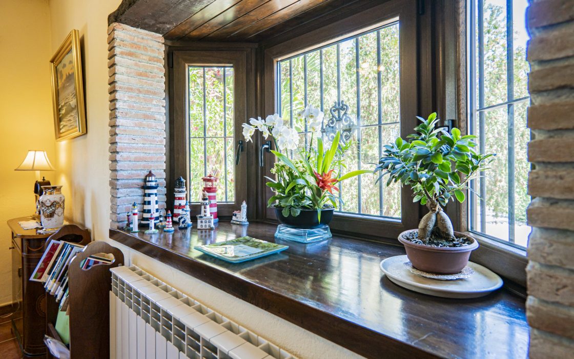 Chalet sostenible con energia solar y entorno natural en Cartama.