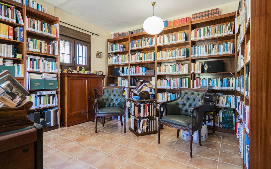 Chalet sostenible con energia solar y entorno natural en Cartama.