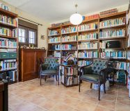 Chalet sostenible con energia solar y entorno natural en Cartama.