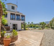 Chalet sostenible con energia solar y entorno natural en Cartama.