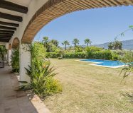 Chalet sostenible con energia solar y entorno natural en Cartama.