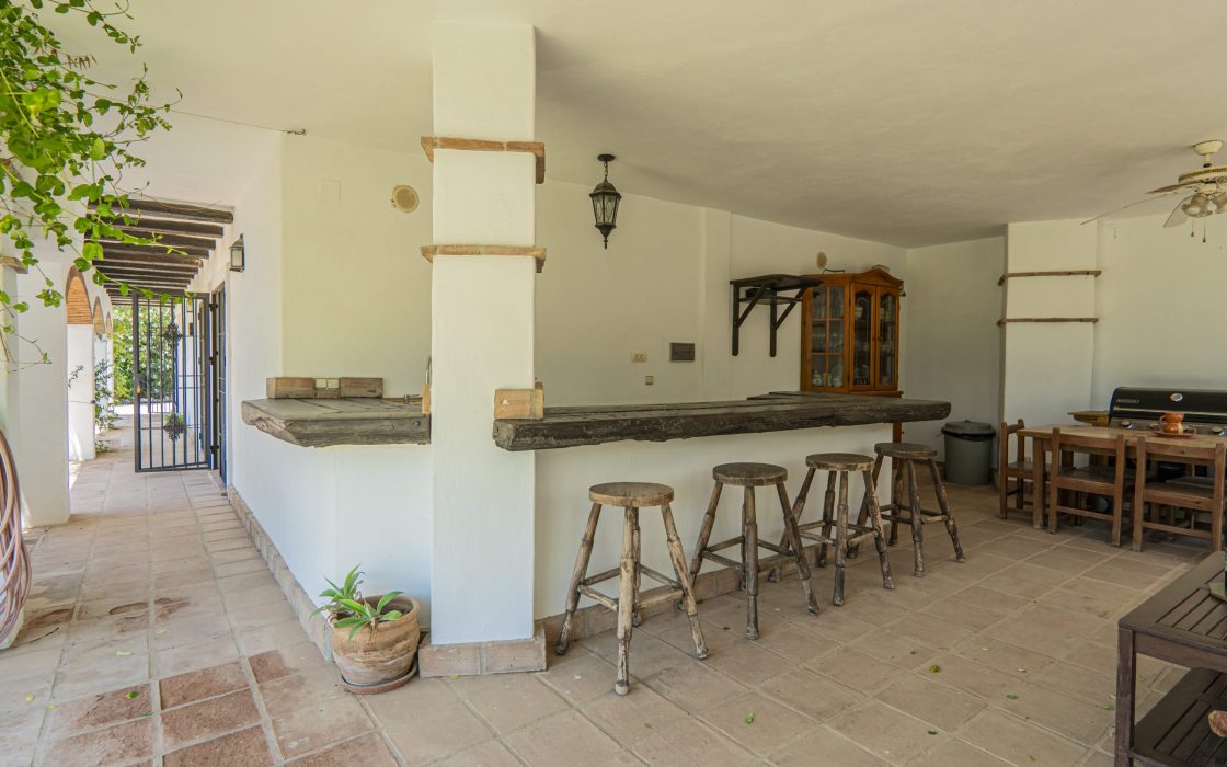 Chalet sostenible con energia solar y entorno natural en Cartama.